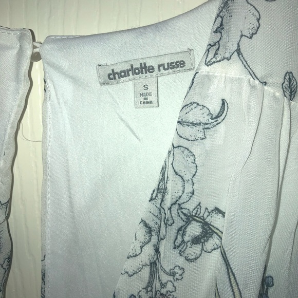 Floral romper with bell sleeves size small - Picture 5 of 8